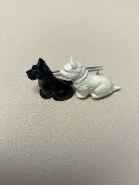 Vtg 1940s/50s Celluloid Scottie & Westie Dog Brooch Pin - Made In Great Britain